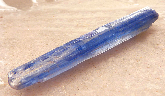 crystal kyanite - cristal de cyanite disthene
