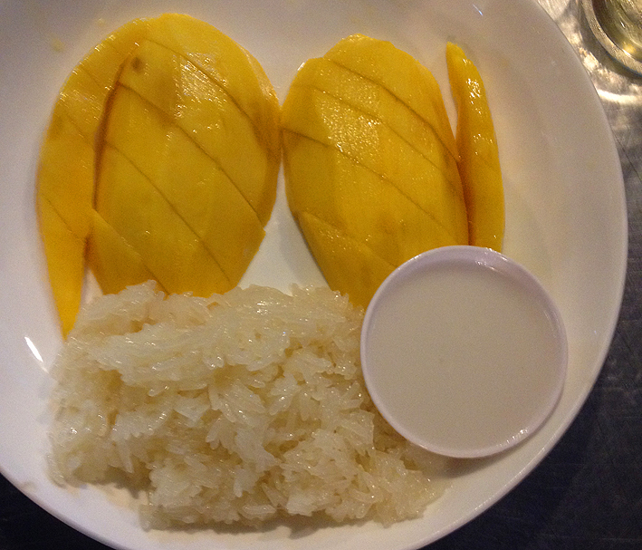mangue et riz collant en thailande