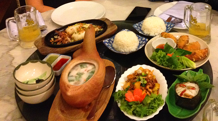 divers plats thailandais
