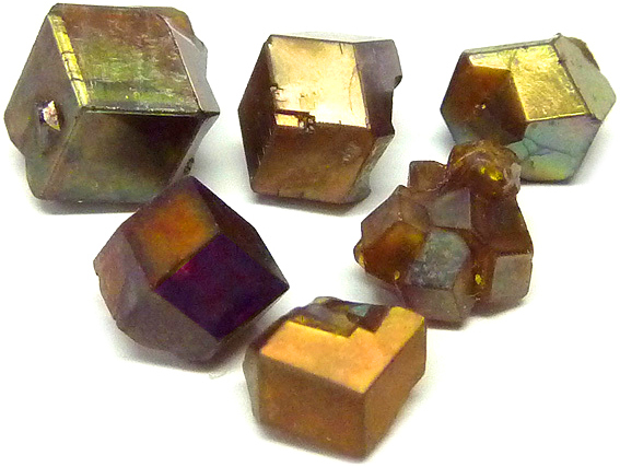 Grenat Andradite iridescente du Japon
