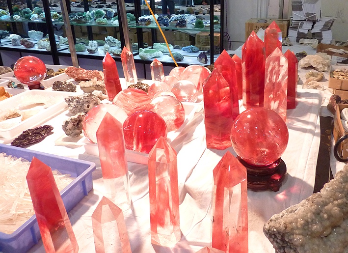 verre rouge imitation quartz Tucson 2016