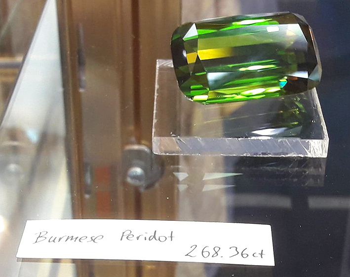 peridot 268 carats