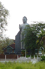 bouddha &agrave; Pelmadulla, Sri Lanka
