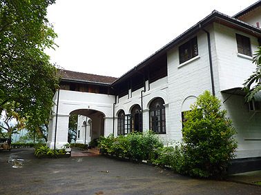 ancienne maison du gouverneur Rest House Ratnapura Sri Lanka