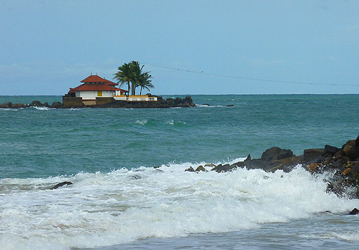 Temple sur une &icirc;le pr&egrave;s de Galle - Sri Lanka